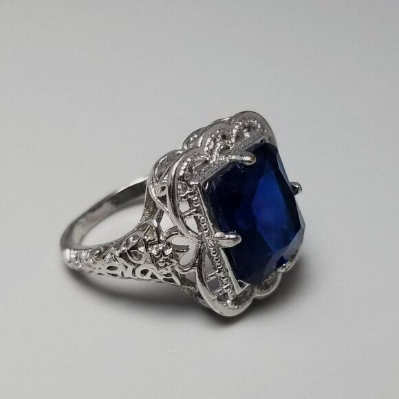 Vintage Dark Blue Rhinestone Ring with Silver Tone Filigree Setting, size 9 Band - Picture 3 of 8